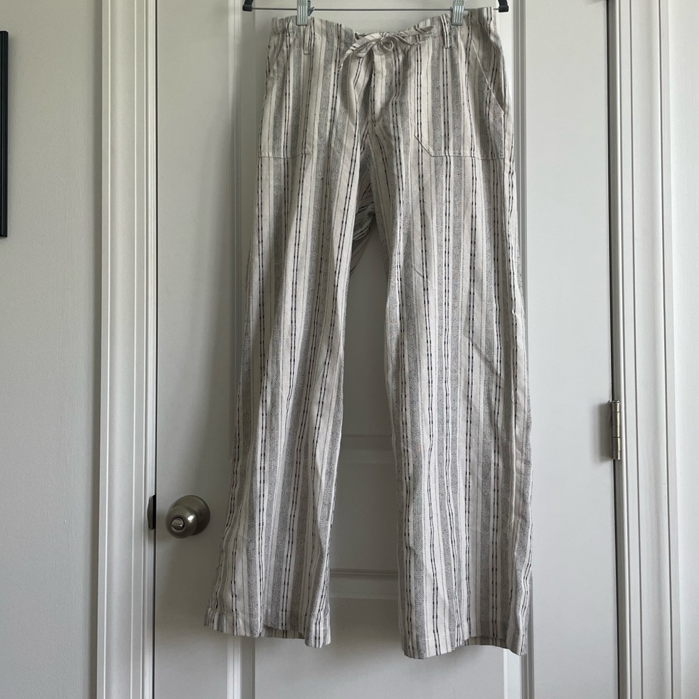 White with black stripes linen pants. Perfect for summer!